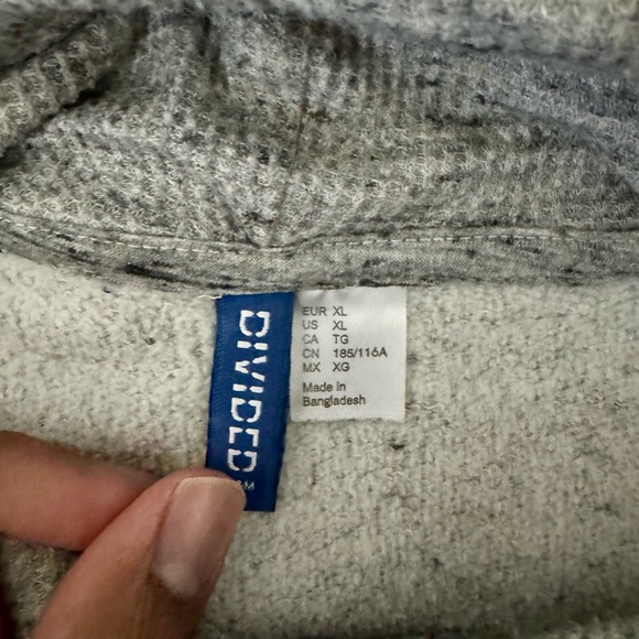 H&M - Divided
Men’s Hoodie
Men’s Xl
Original $25 - Picture 3 of 3